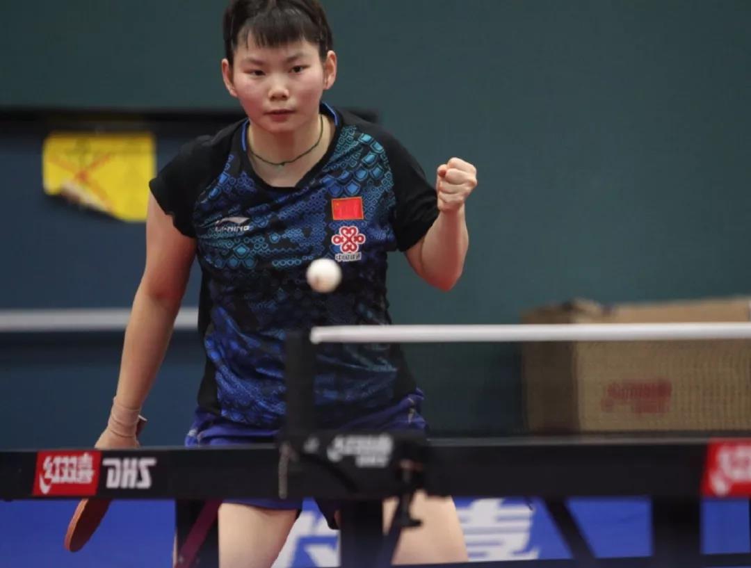 球与前场任 球与前场任